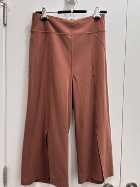 Lululemon Women's High-Rise Wide-Leg Crop Pants in Dusty Rose size 8
